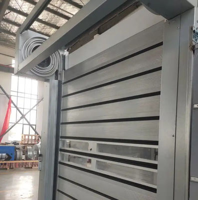 آلومینیوم آلیاژ 0.8m/s سرعت بسته شدن فلز سریع بالای سر درب چرخ دار با سرعت بالا