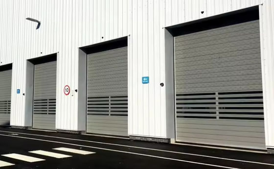 درب مارپیچی با سرعت کنترل شده توسط PLC با سرعت باز و بسته شدن 0.8m / s سفارشی Advanced Roll Up Garage Roller Door