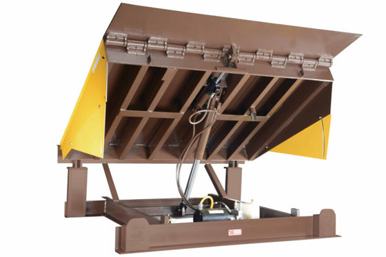 کارگاه اتوماتیک Dock Plate Dock Door Levelers 25000-40000LBS طراحی امن سایز سیستم عامل قابل تنظیم زنجیره های ایمنی