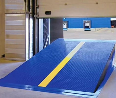 کارگاه اتوماتیک Dock Plate Dock Door Levelers 25000-40000LBS طراحی امن منبع برق هیدرولیک سفارشی