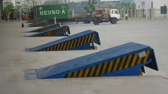 کارگاه صاف کننده درب بندر صفحه بندر اتوماتیک با میله های ایمنی پلتفرم بارگذاری فولادی سنگین 8T برای انبارها