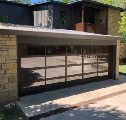 کلاس 3 ضد آب شیشه شفاف مقاومت عالی در برابر باد درب گاراژ سکشنال صنعتی محکم با عملکرد دستی یا اتوماتیک