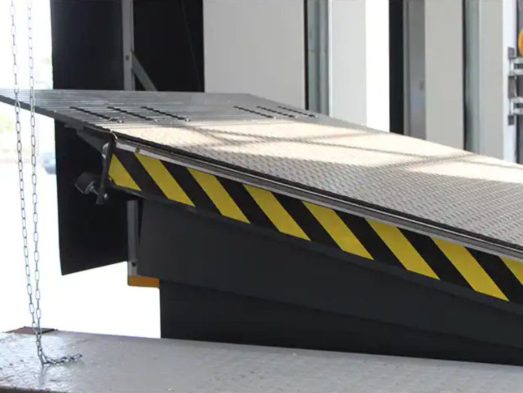 بالابر قیچی مکانیکی موتور الکتریکی، همتراز کننده های درب بارانداز عمودی، صفحه بارانداز اتوماتیک کارگاهی 25000-40000 پوند ایمن