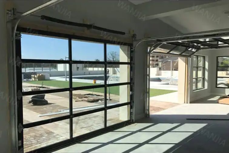 درب گاراژ شفاف آلومینیومی اکریلیک، درب گاراژ تمام دید، درب گاراژ شیشه ای، درب گاراژ سکشنال، سبک طراحی مدرن