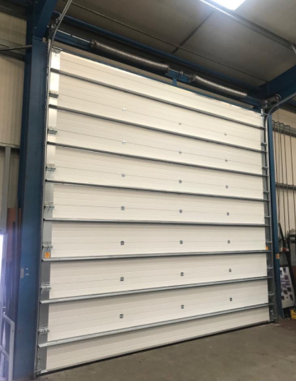 درب های بخش صنعتی ایستگاه آتش نشانی با قفل امنیتی بالا و کرکره های نورد ضد حریق با فرم خودکار و رهاسازی اضطراری صادرکنندگان