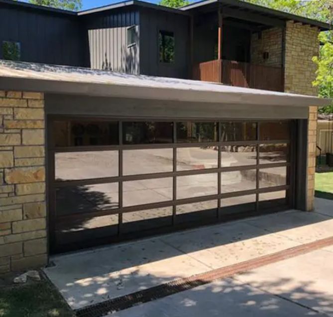 کلاس 3 ضد آب شیشه شفاف مقاومت عالی در برابر باد درب گاراژ سکشنال صنعتی محکم با عملکرد دستی یا اتوماتیک